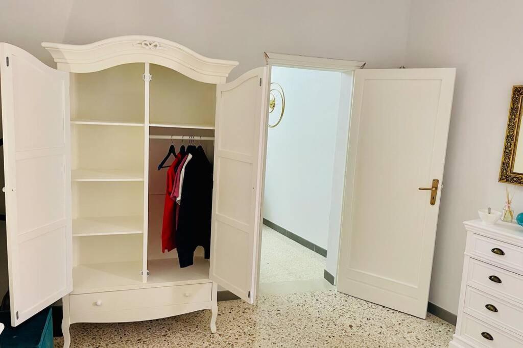 Trapani Centro Storico Apartment, Great Central Location! All New Furniture And Appliances! Luaran gambar